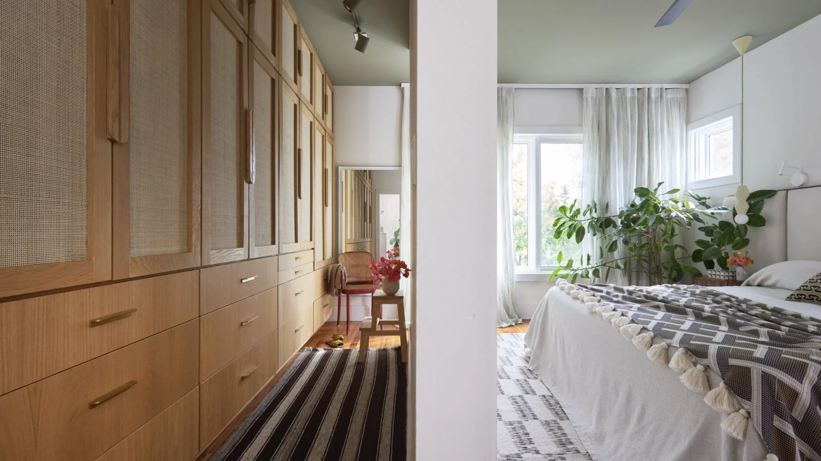 the-rappahannock-river-company__virginia-richmond__homes__rowhouse-revival__bedroom-closet.jpeg