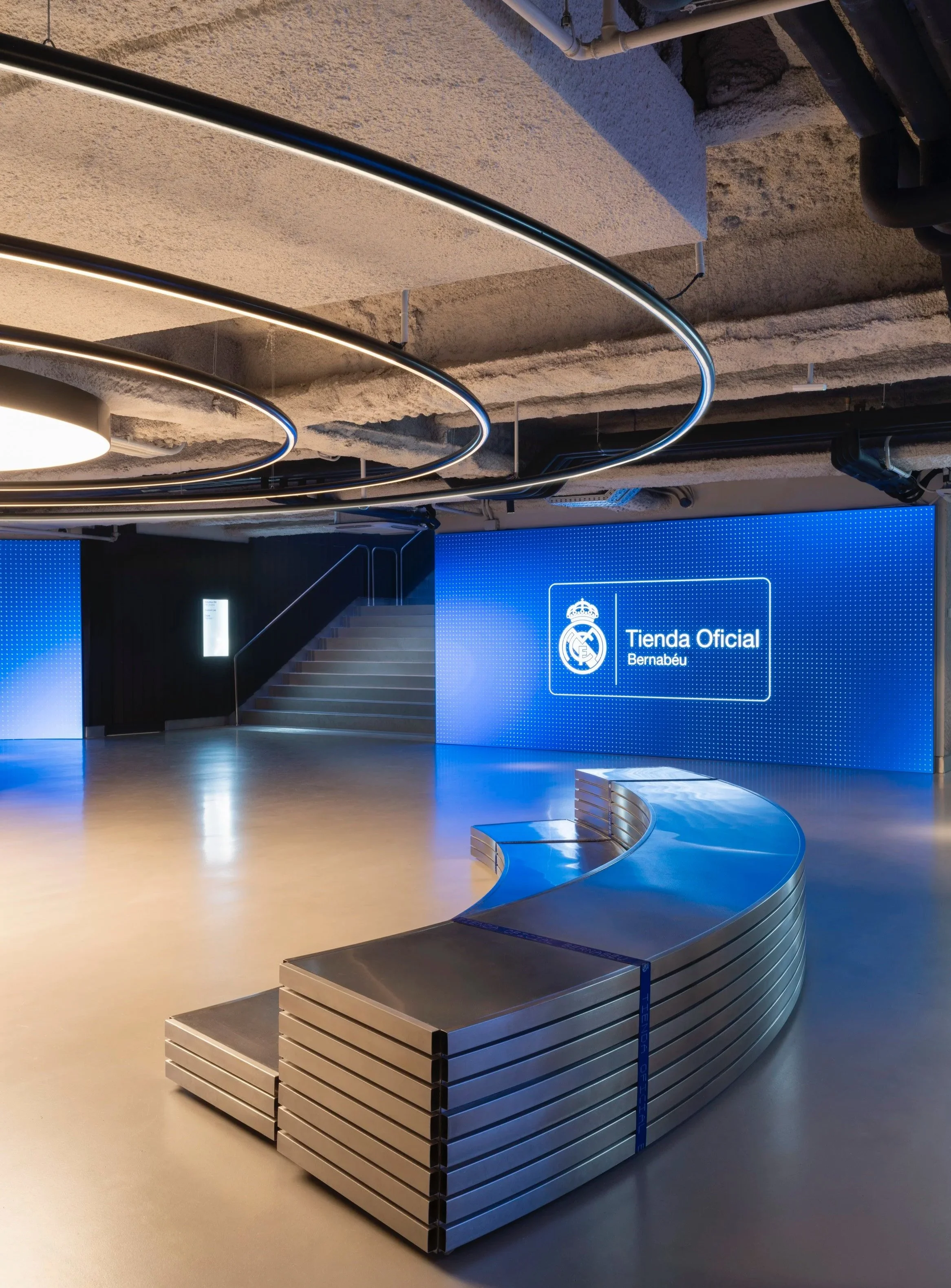 F3+Architects_Bernab%C3%A9u+Offical+Shop+054.jpg