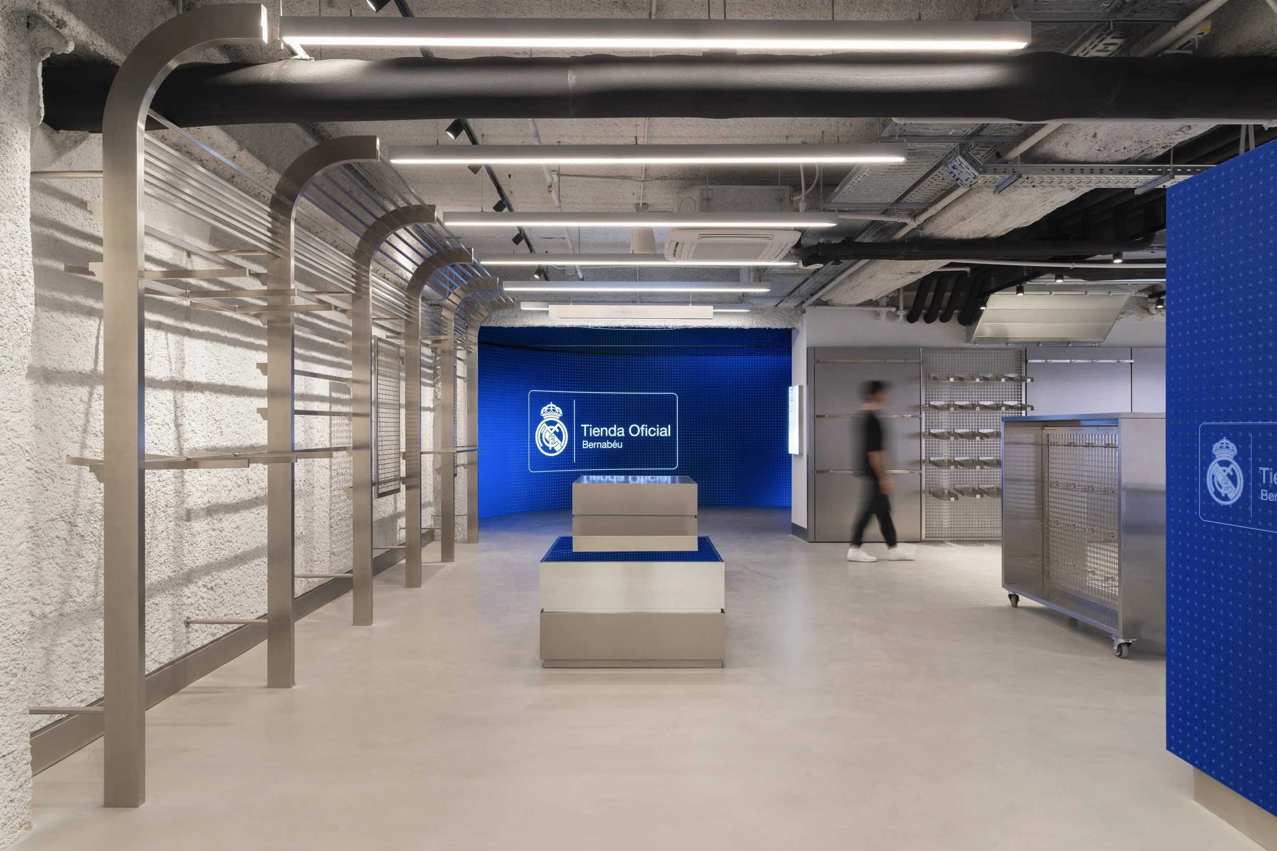 F3 Architects_Bernabéu Offical Shop 007.jpg