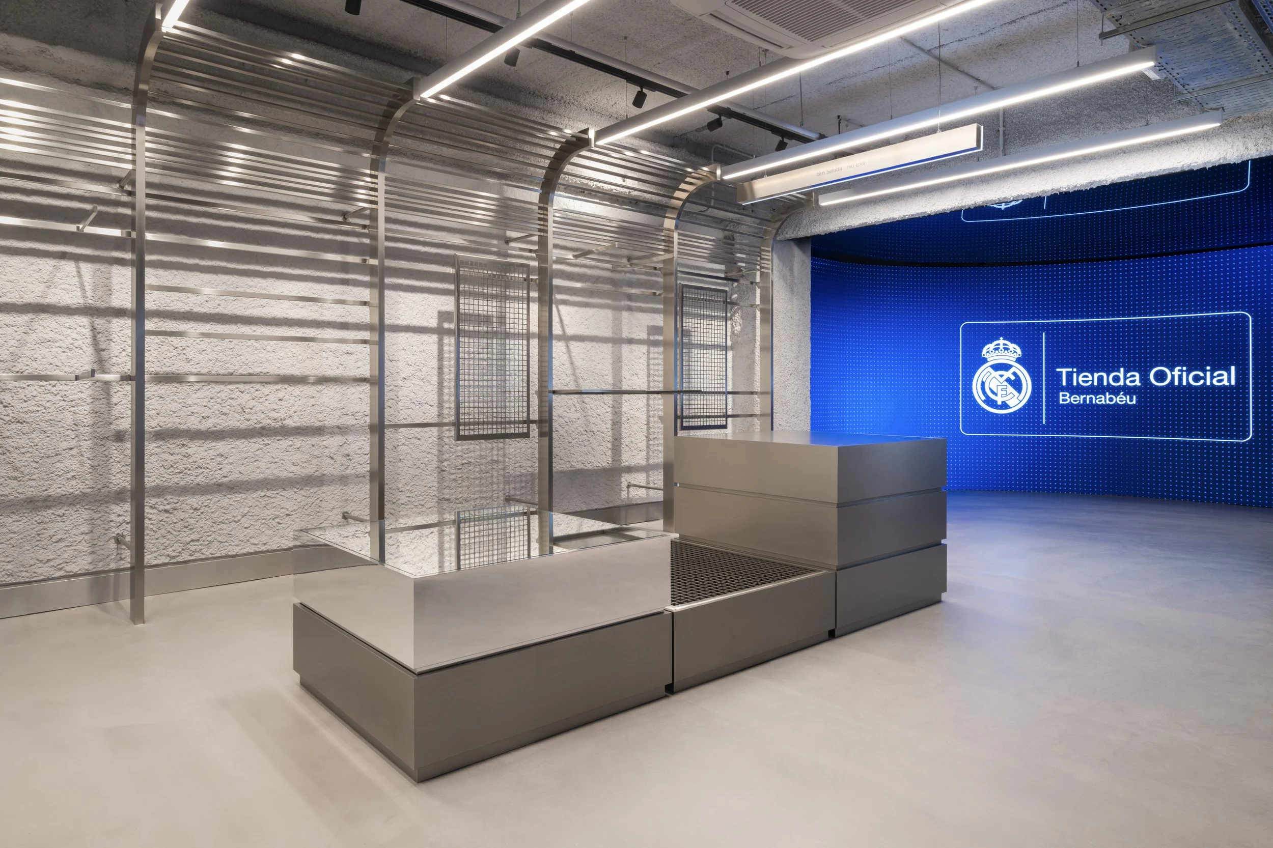 F3 Architects_Bernabéu Offical Shop 008.jpg