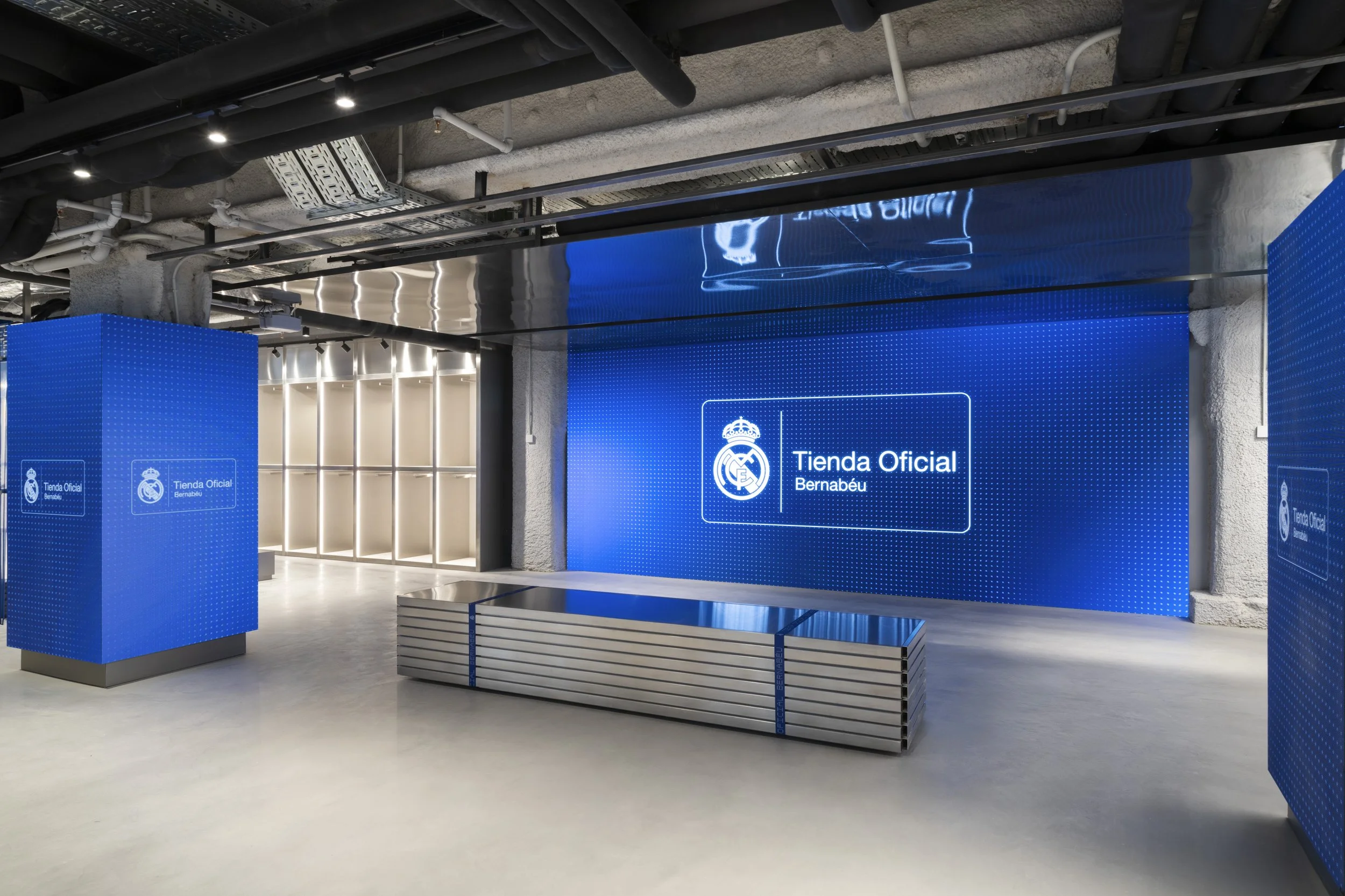 F3 Architects_Bernabéu Offical Shop 031.jpg