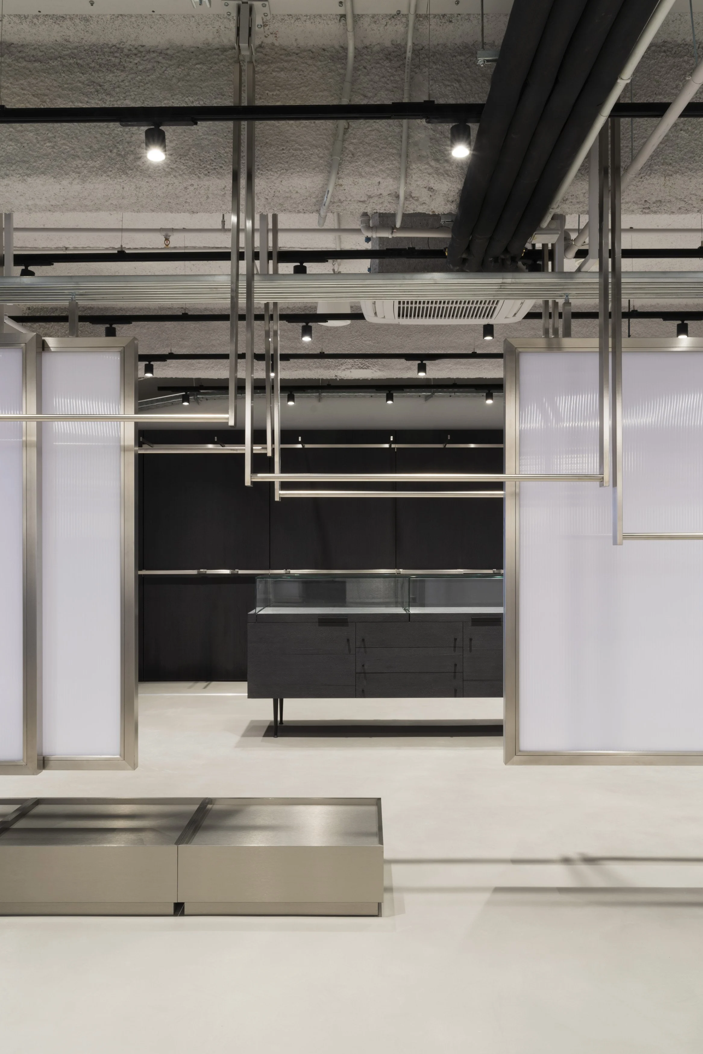 F3 Architects_Bernabéu Offical Shop 021.jpg