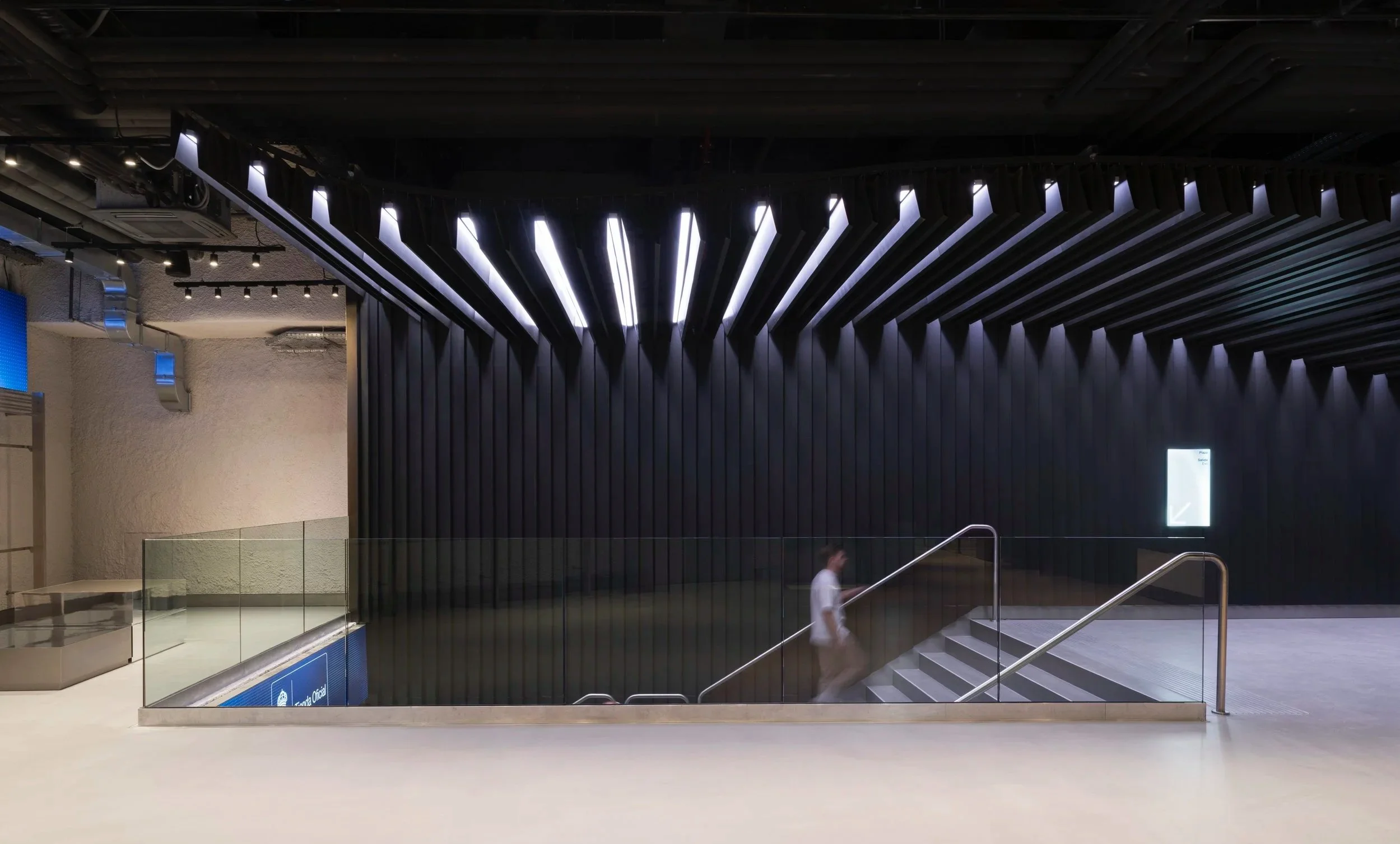 F3+Architects_Bernab%C3%A9u+Offical+Shop+034.jpg