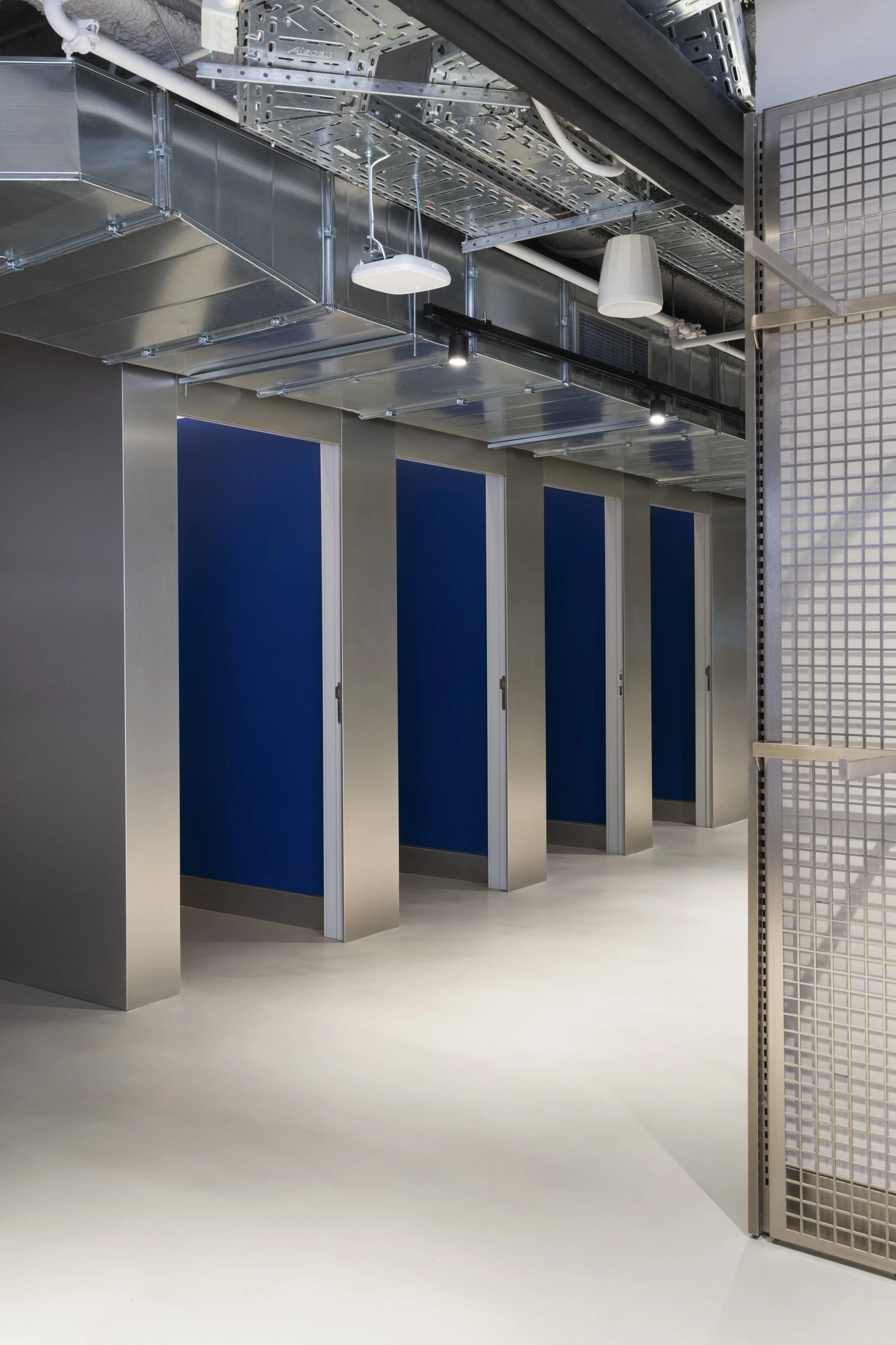 F3 Architects_Bernabéu Offical Shop 025.jpg
