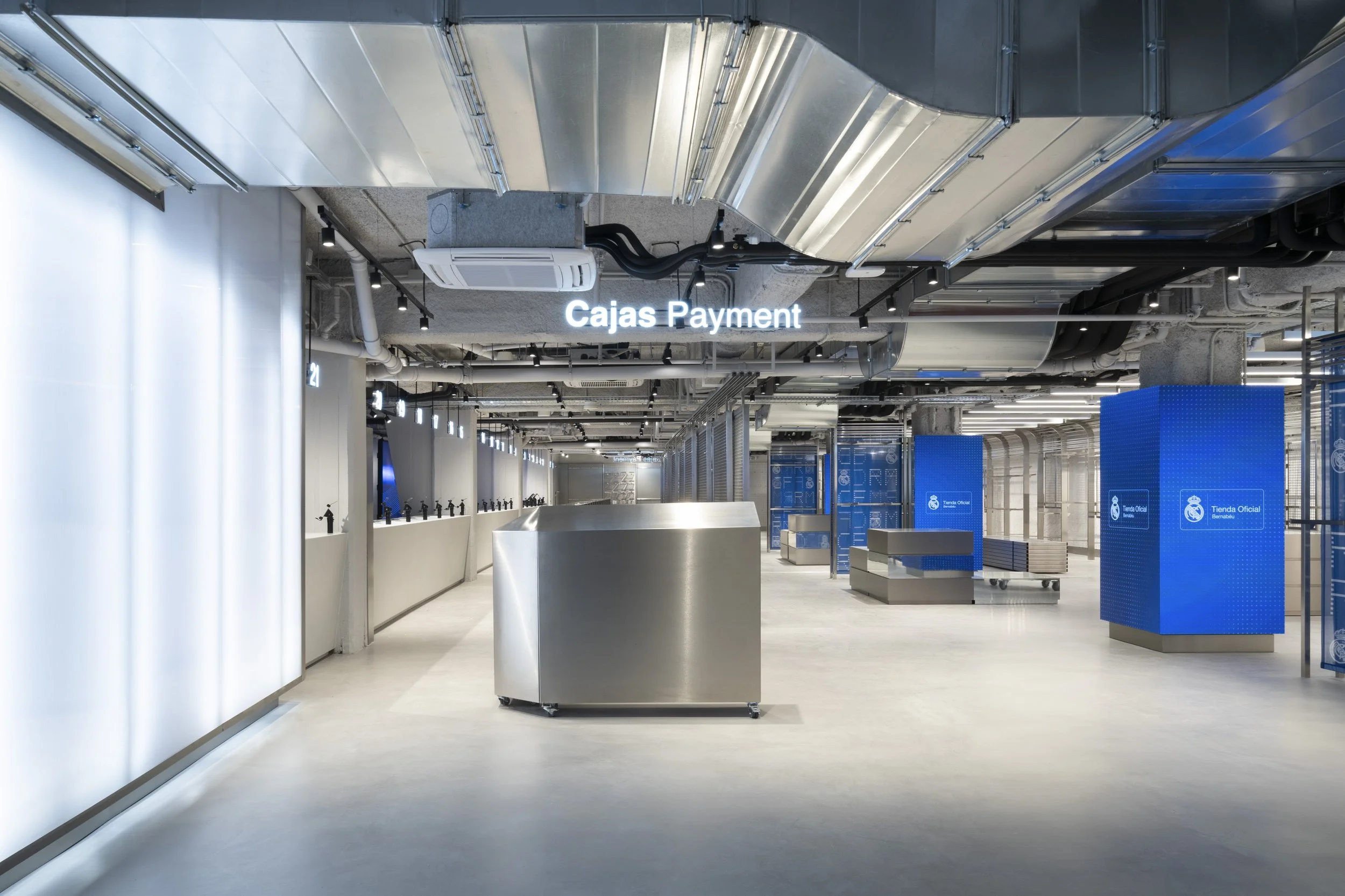 F3 Architects_Bernabéu Offical Shop 028.jpg