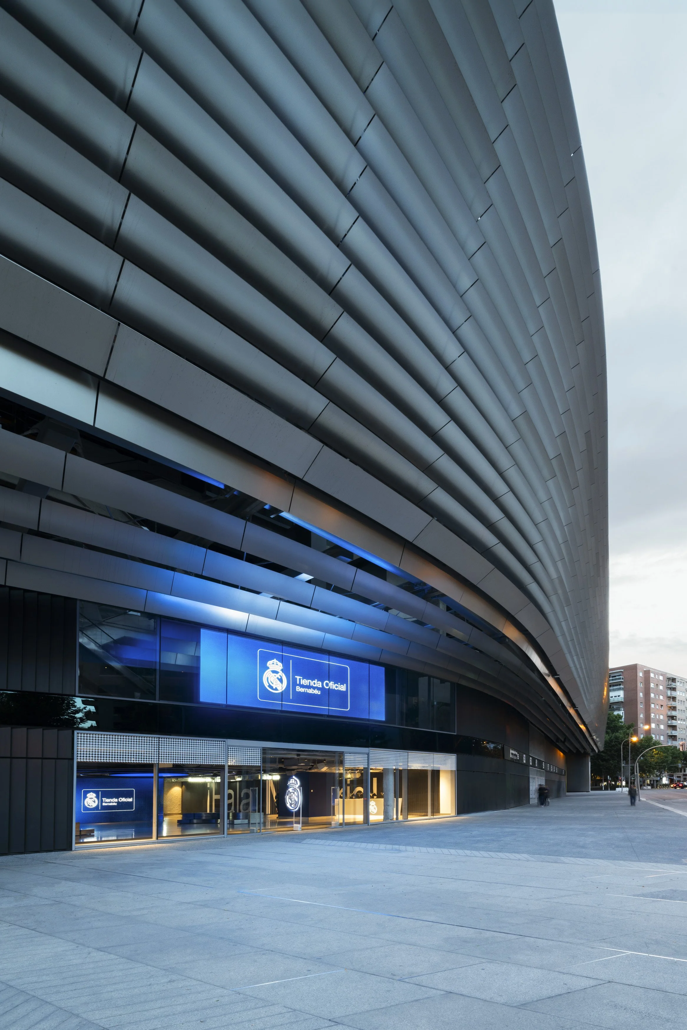F3 Architects_Bernabéu Offical Shop 046.jpg