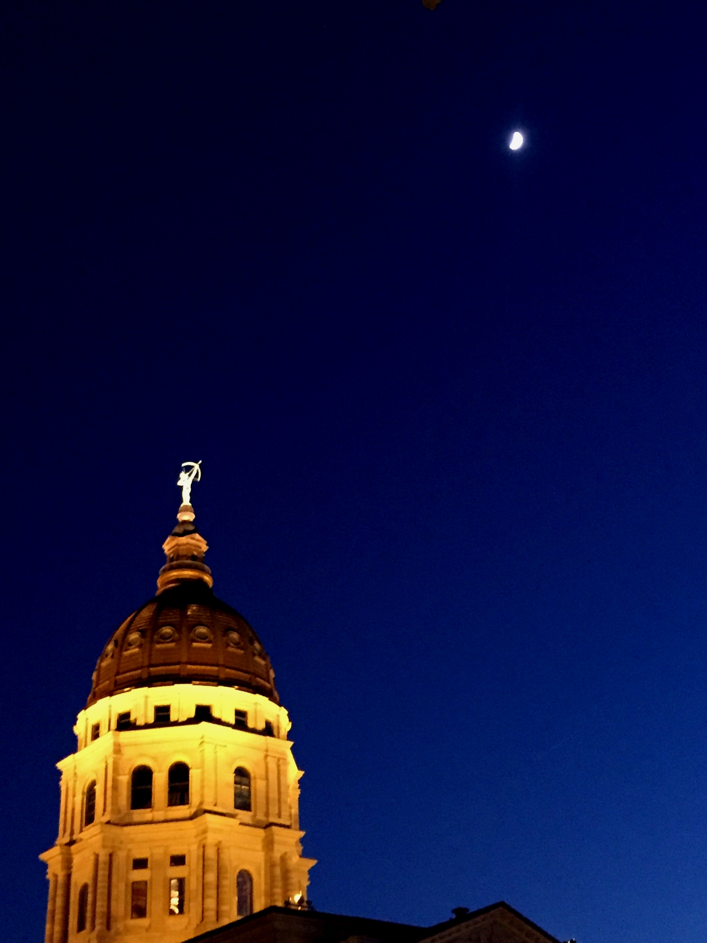 Statehouse+night.jpg