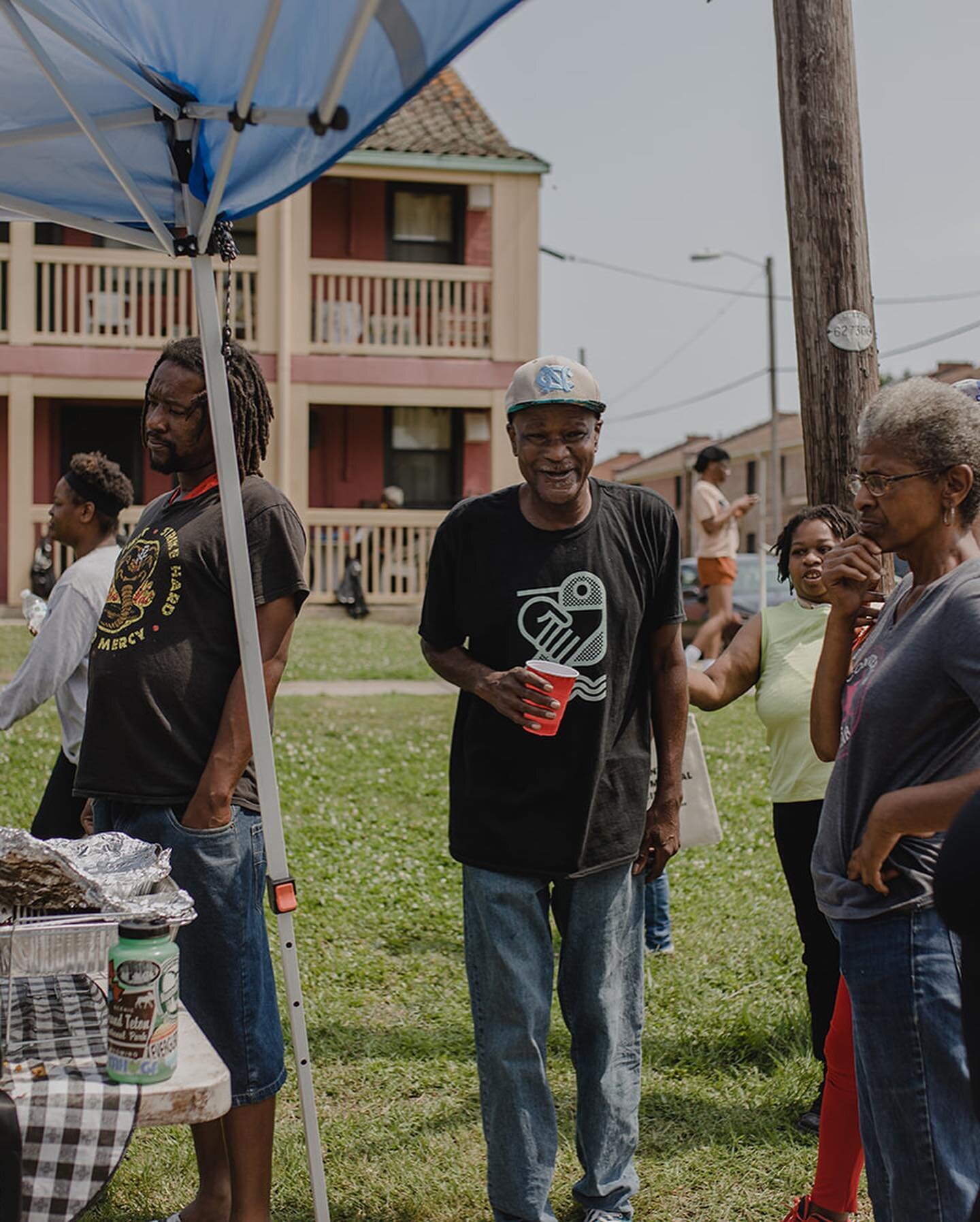✊🏽The work continues ✊🏽

We celebrated Juneteenth with a mutual aid event in Gadsden Green. We engaged with the residents about our ongoing monthly tenant meetings. It could not have been a more perfect day for some community engagement and a cooko