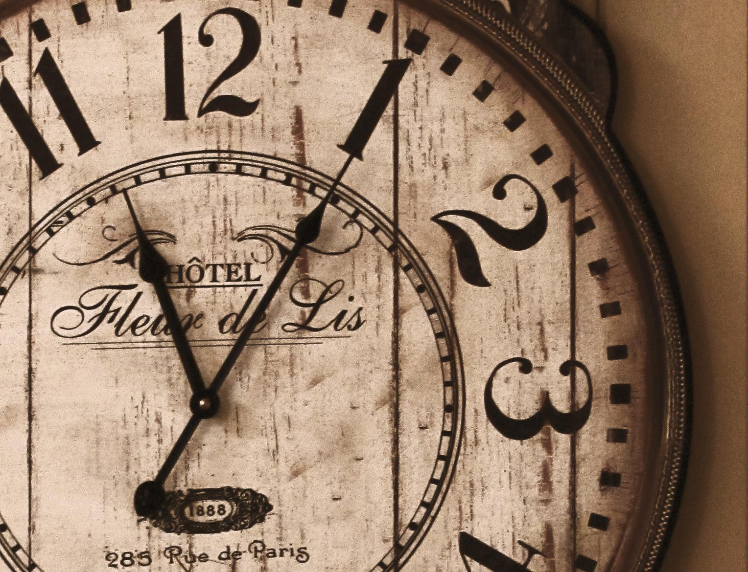 Clock-fleur-de-lis.jpg