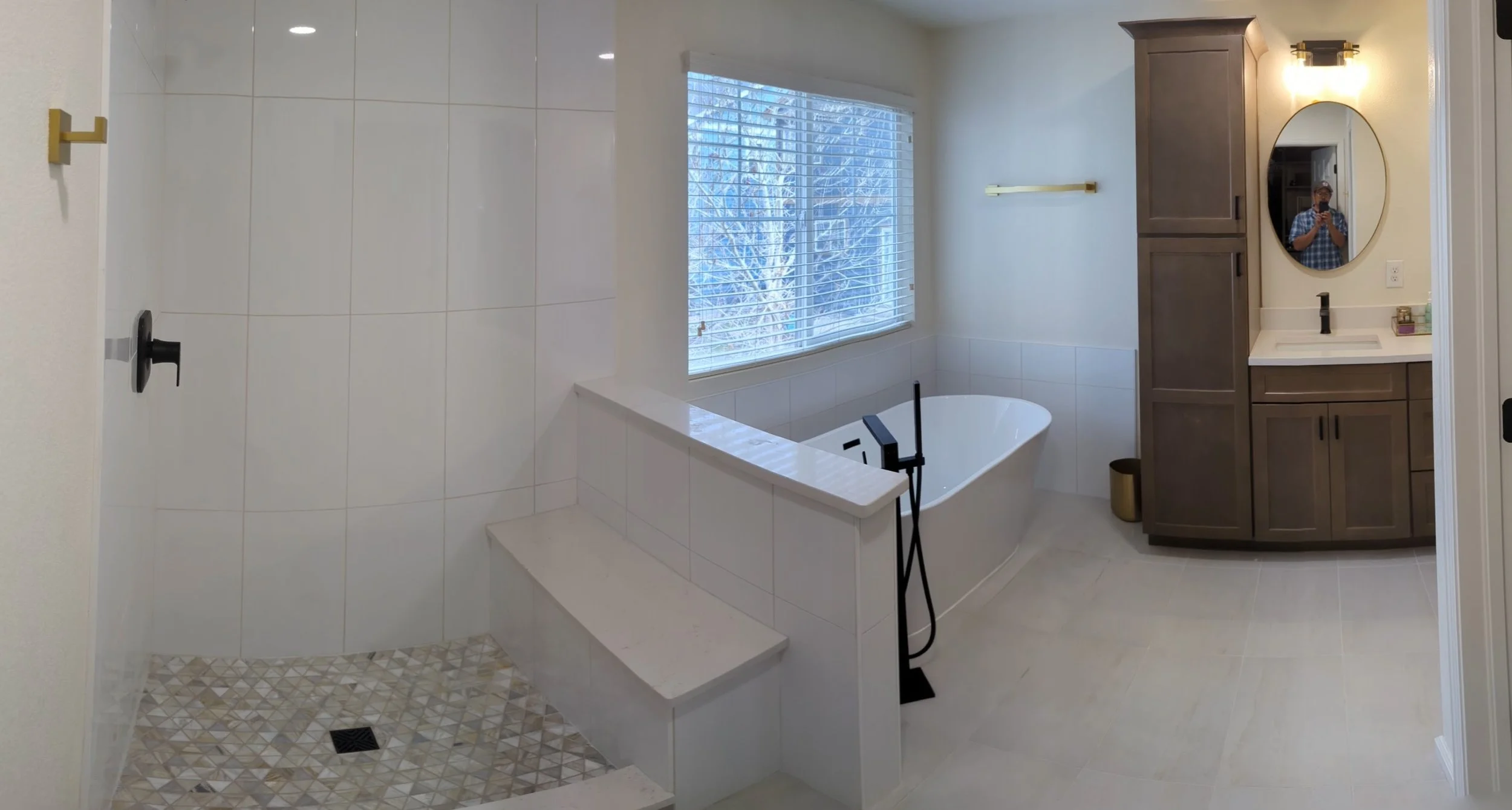 Master Bath Footprint Transformation – Saddle Rock (Aurora, CO)Full-service residential remodel changing a dated, bulky tub deck into a modern freestanding standalone tub conversion. Our team managed the entire turn-key construction scope: framing, p