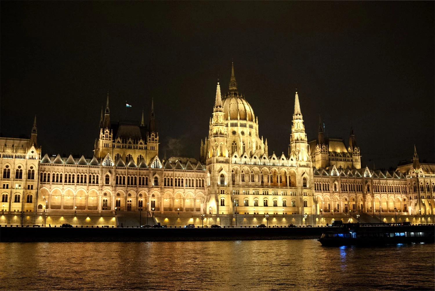 BUDAPEST_Parlement nuit 2.jpg