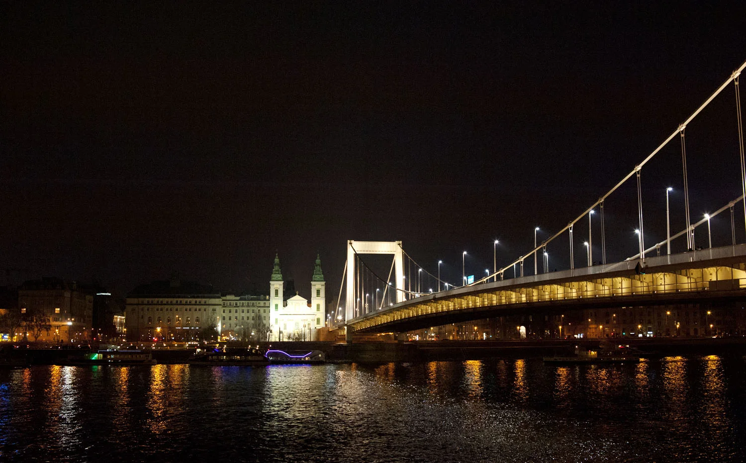 BUDAPEST_Parlement nuit 3.jpg