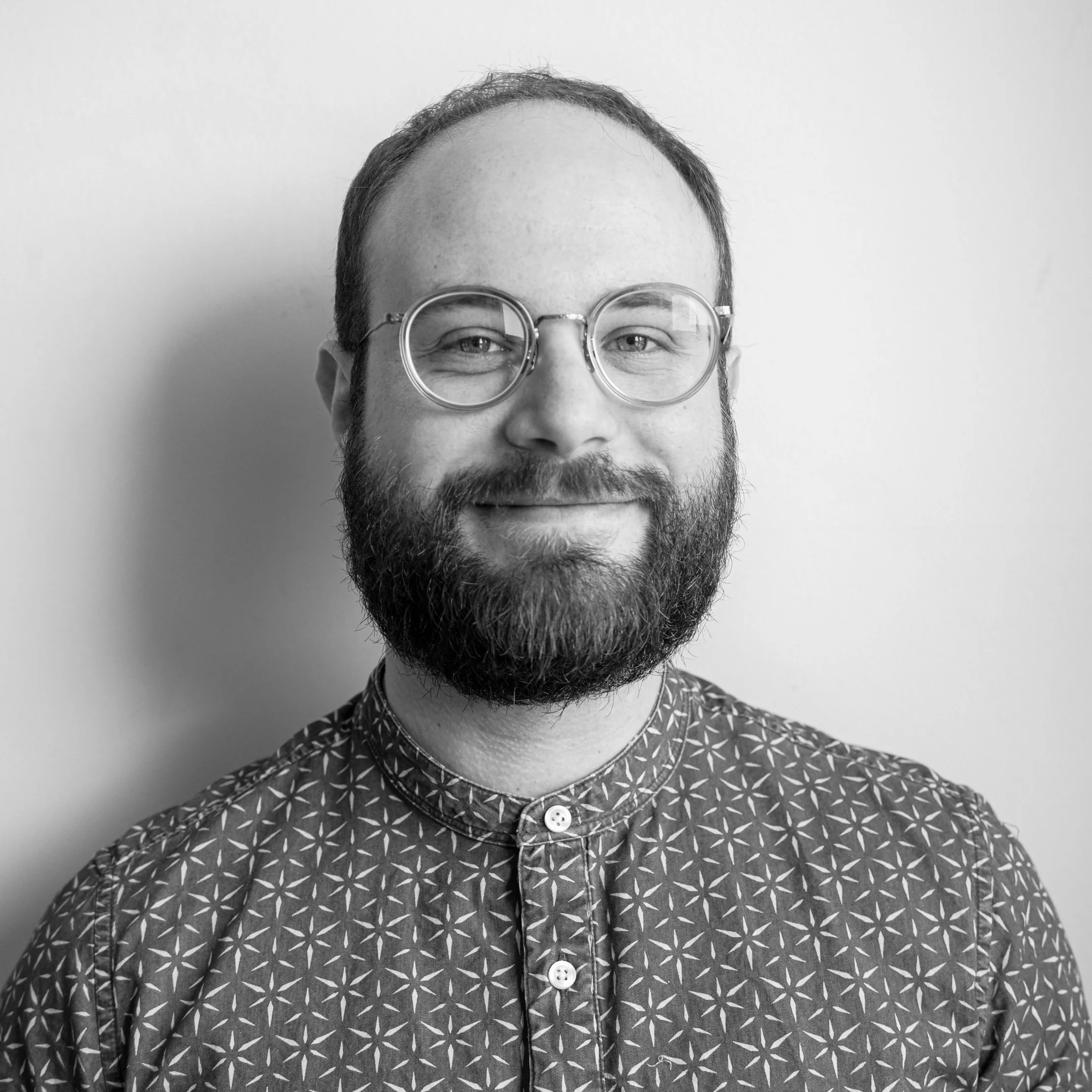Headshot+bw+%282+of+1%29.jpg