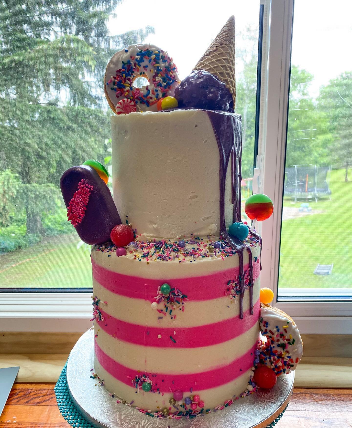When your little girl says she wants candy, doughnuts, lollipops, and ice cream on your birthday cake you make it 🍦🎂🍭🍩🍬 And after hours spent creating her cake she decides she wants an unicorn kitty cake 🤦🏼&zwj;♀️ oh well maybe next year 🤷🏼&