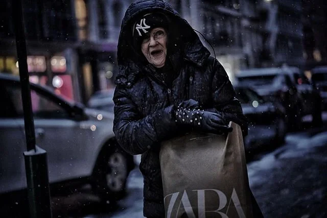 New Yorker .
.
.
#streetphotography #snow #winter #nyc #nycstreetphotography #nycphotography #street #street_vision #street_photography #street_photo_club #street_photo #street_ig #ig_captures #ig_nycity #ig_streetphotography #manhattan #newyorkcity 