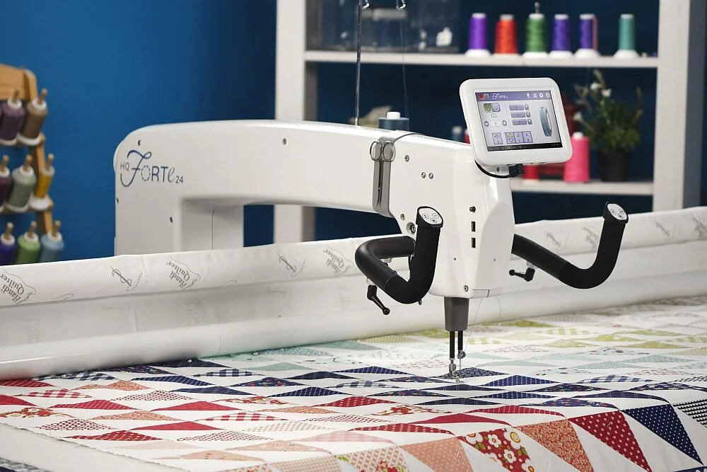 hq-forte-24-inch-longarm-quilting-machine_1.jpg