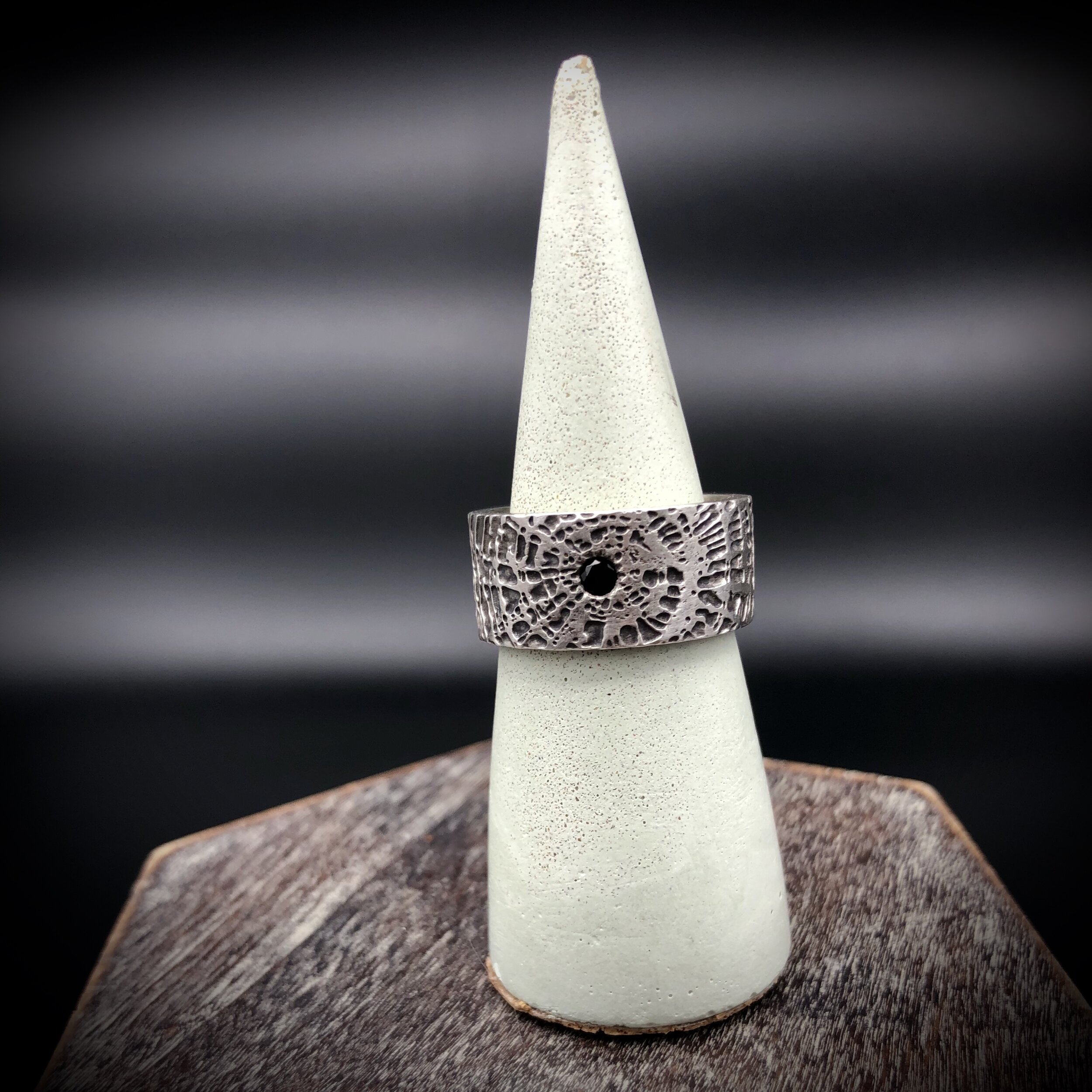 Grounded Ring