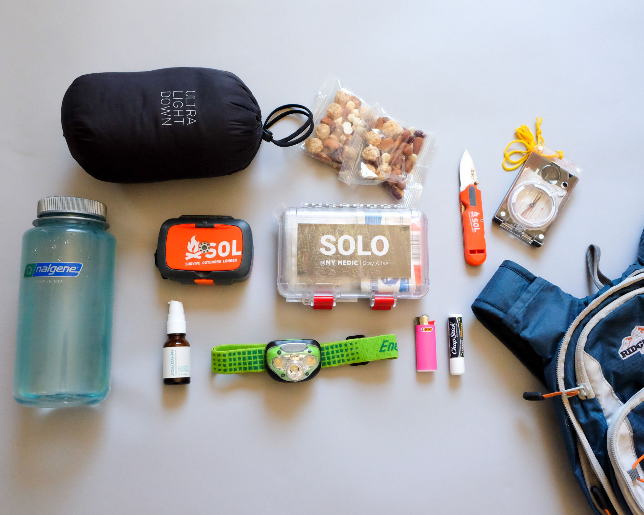 What Are The 10 Essentials?  HIKING ESSENTIALS For Hikers