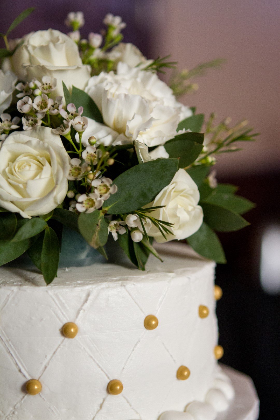 Beautiful cake at Adler Ranch Wedding Venue, structured wedding experience at Adler Ranch Wedding Venue