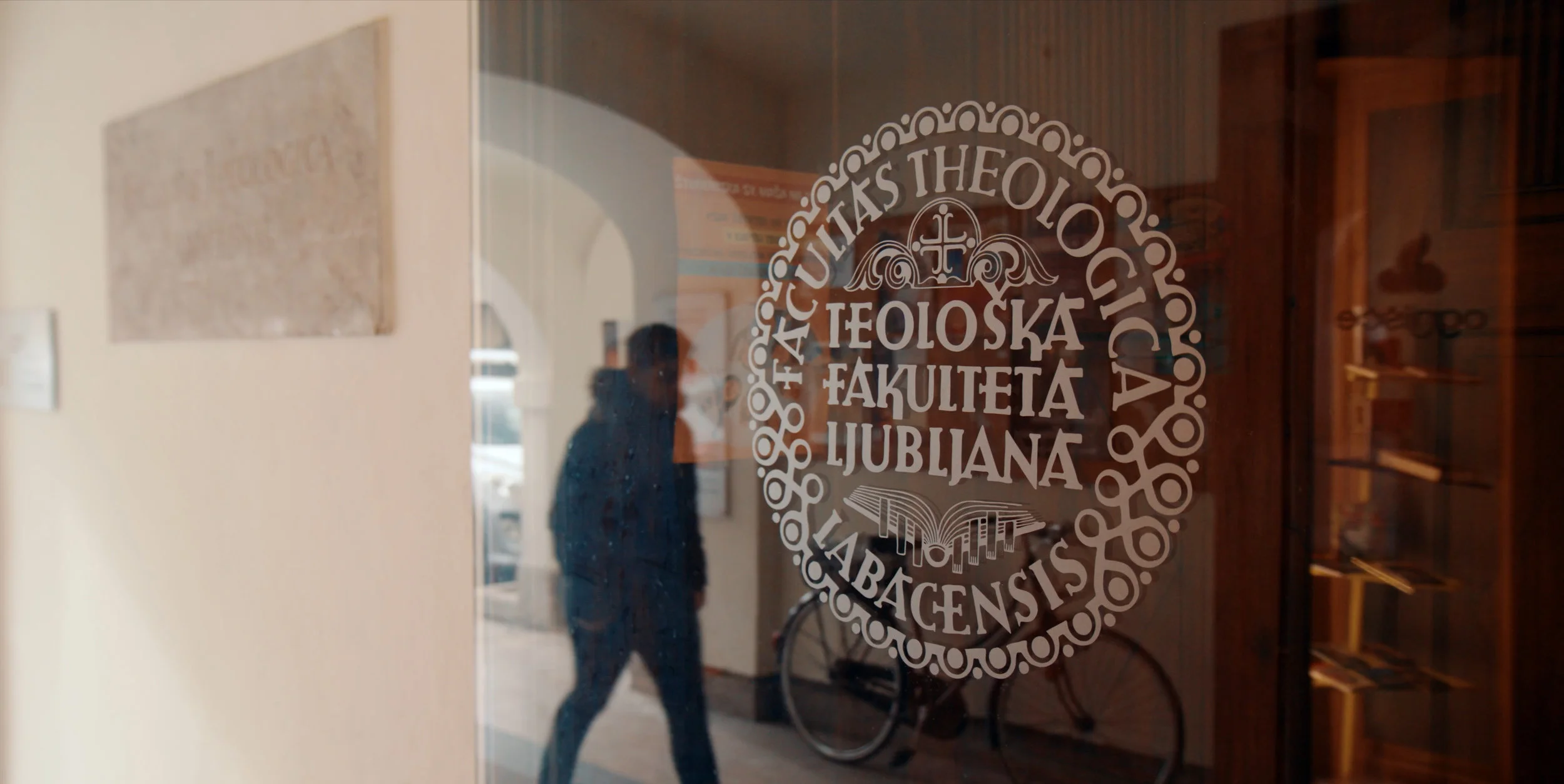 Teologija - pot v prihodnost 4K.00_01_41_13.Still004.jpg