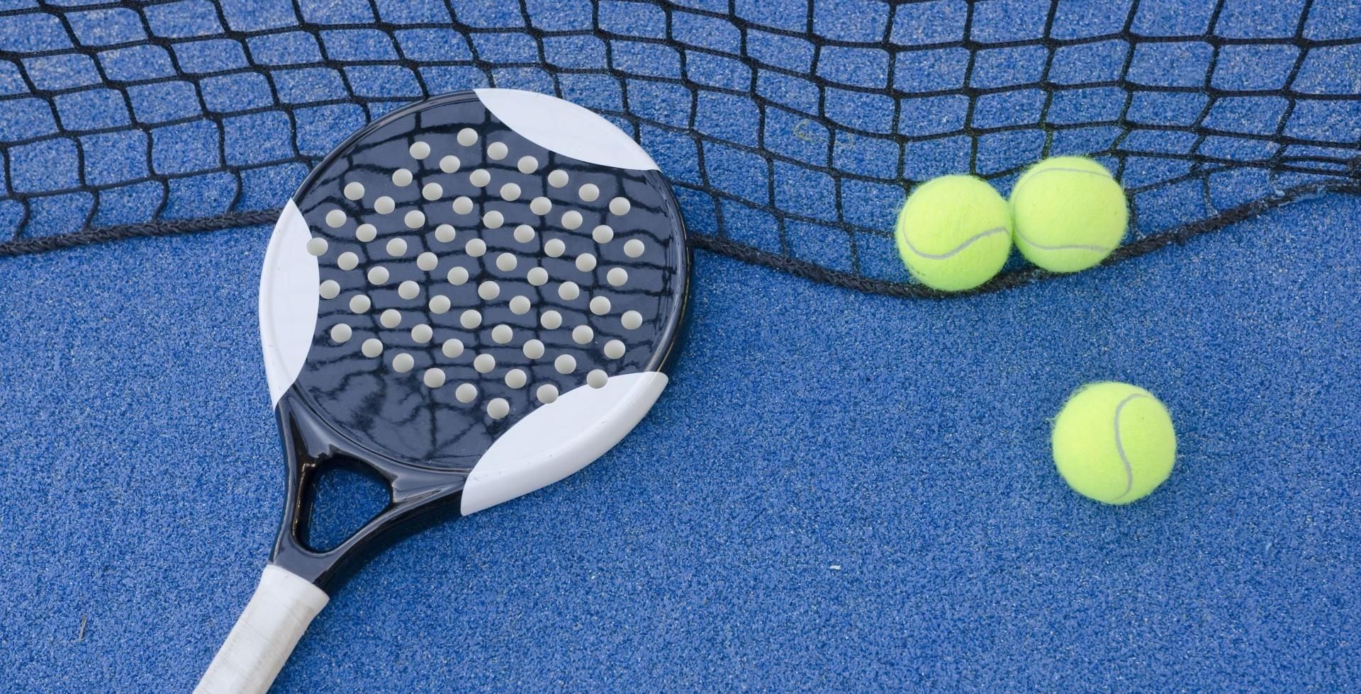 Tennistränare sökes dejta ensamstående förälder etseri
