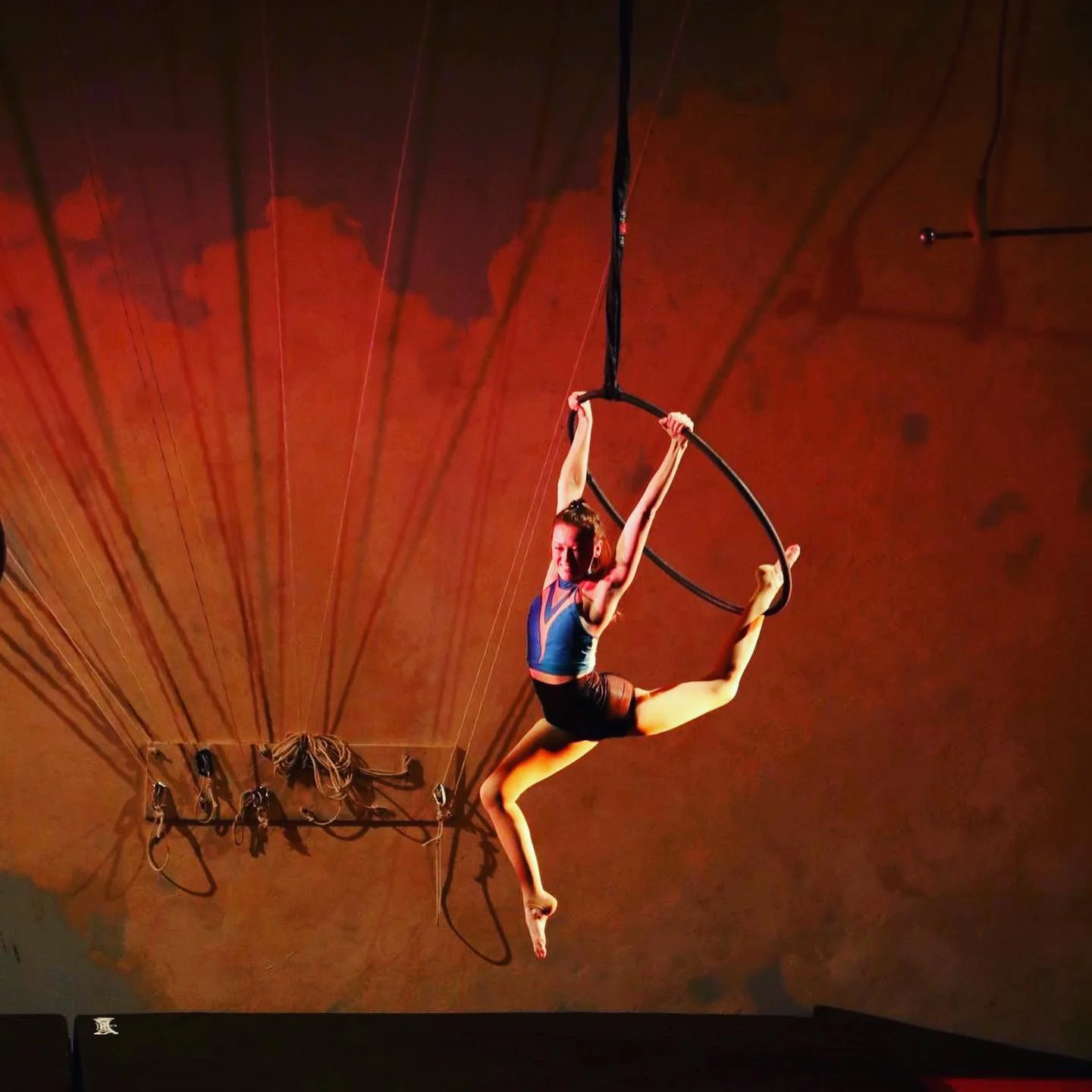 Minnesota aerial artist Laura - Lyra