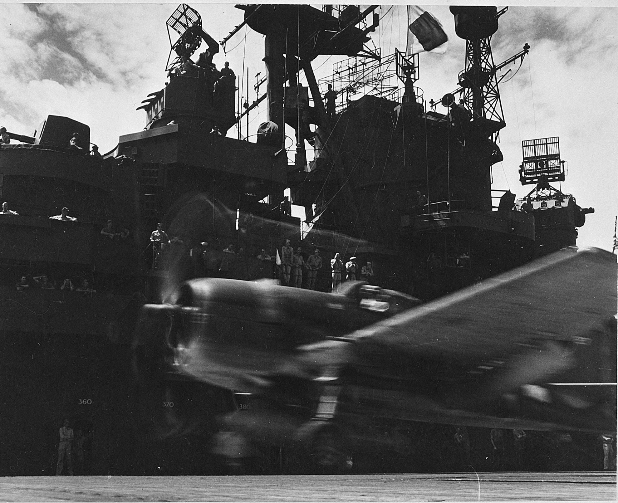 F6F_taking_off_from_flight_deck_of_the_USS_Lexington_%28CV-16%29._-_NARA_-_520768.jpg