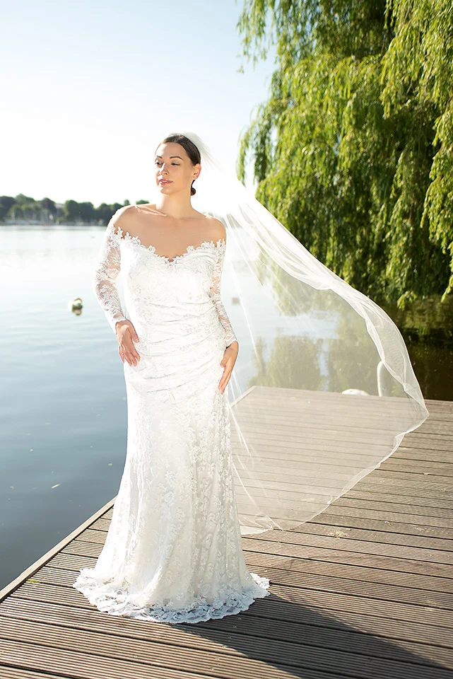 vollkommenbraut-curvy-brautmode-plus-size-brautkleider-olvis-lace-spitzenkleid-hamburg (4).jpg