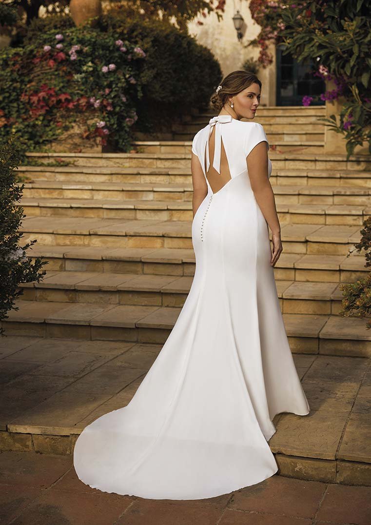 vollkommenbraut-curvy-brautkleid-plus-size-pronovias-bionda-hamburg.jpg