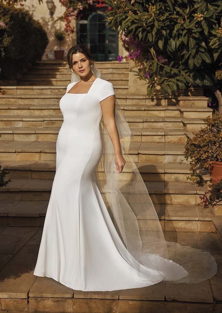 vollkommenbraut-curvy-brautkleid-plus-size-pronovias-bionda.jpg