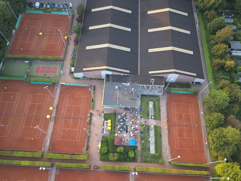 Luchtfoto-Tennispark-De-Delftse-Hout-2-768x576.jpg