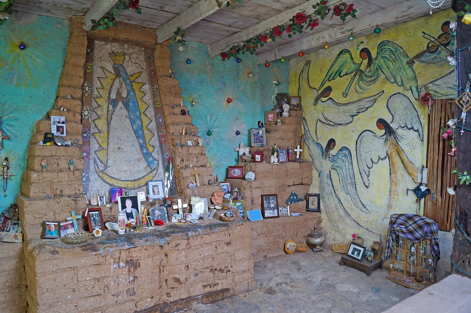 courtesy of Wiki Commons: The interior of the chapel by Ettore "Ted" Degrazia finished in 1952
