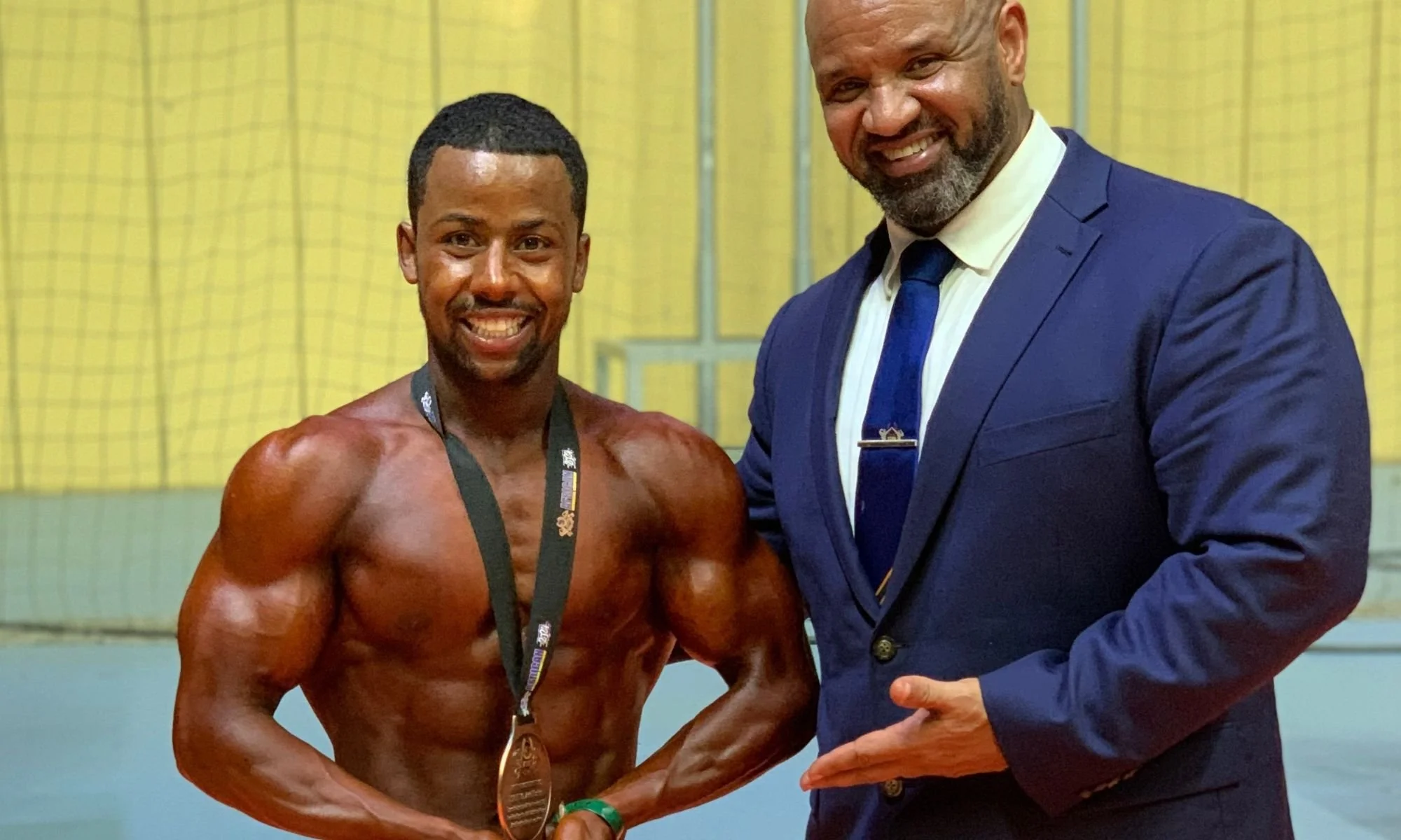 Yonas Mekonen coaching bodybuilding client