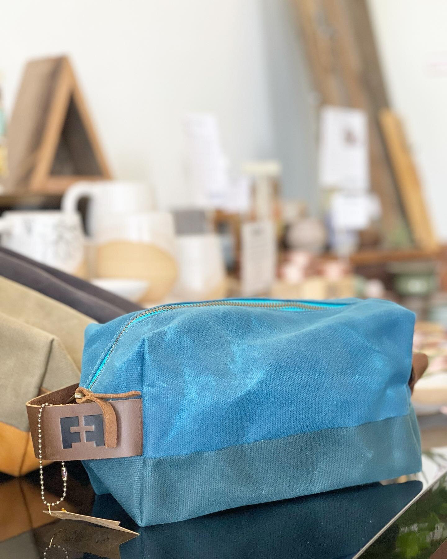 We&rsquo;ve been testing this gorgeous leather &amp; canvas Dopp kit for months now, and we are in love. It&rsquo;s roomy, beautiful, handmade, and makes a great gift! In three colors (but we&rsquo;re total suckers for this blue one 😍). #handmade #l