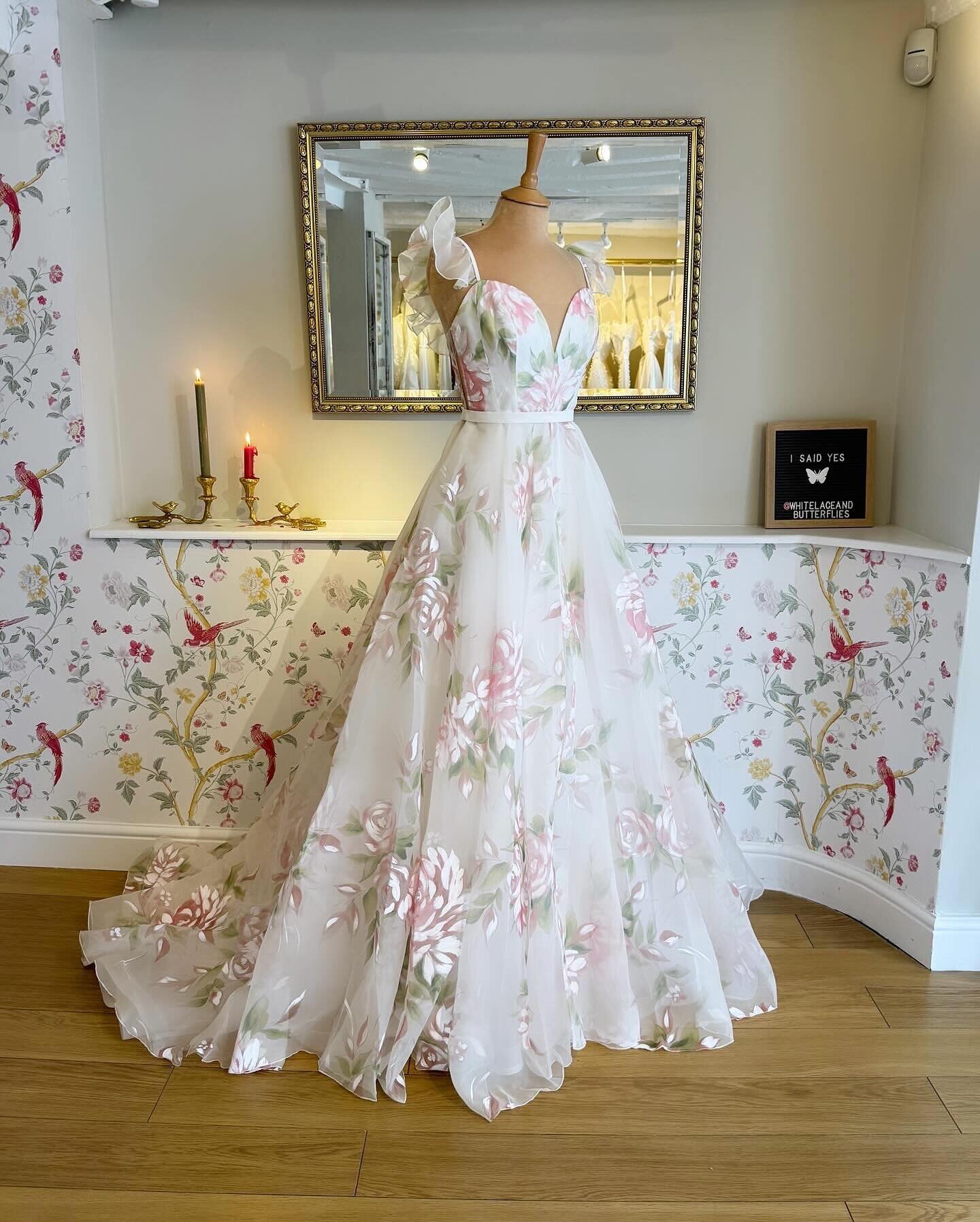 ~ for a limited time only ~ 

Don&rsquo;t miss her, she won&rsquo;t be here for long! 

&lsquo;Isla&rsquo; ~ A brand new hand painted beauty 🌸 Book now via our website ~ GO,  GO, GO! 
.⁣
.⁣
.⁣
#gownshopping #luxurywedding #handmade #weddinginspirati