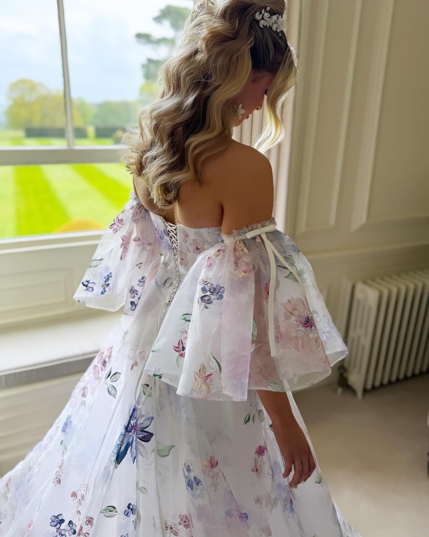 S H O O T  D A Y 📸 

We&rsquo;ve had the most fun! Today we were lucky enough to work alongside some of Buckinghamshire&rsquo;s most talented wedding suppliers shooting no other than the newest collection by @houseofsavin 🌸🦋

Here are a few sneaky