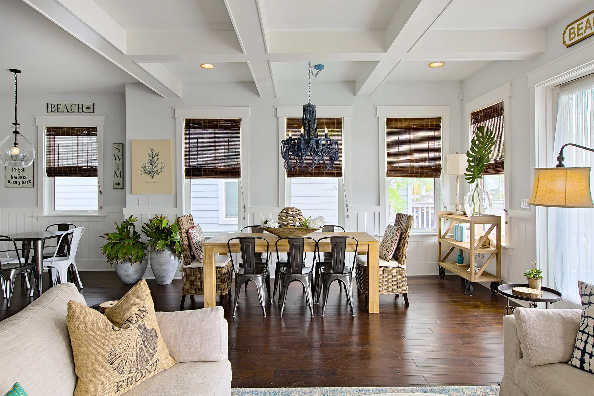 r-beach-house-dining_0.jpg