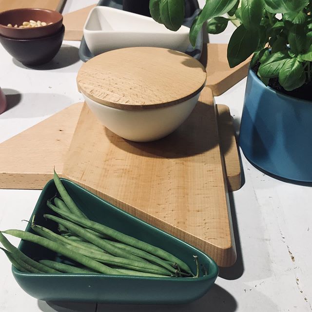 Was ist deine Lieblingsfarbe..?
#farbtonpur #lieblingsfarbe #colourinspiration  #collaboration #larissasiemondesign #farbtonkeramik #ceramicworkshop#purematerial#handmadeceramics #design  #sustainabledesign #food #materiallovers