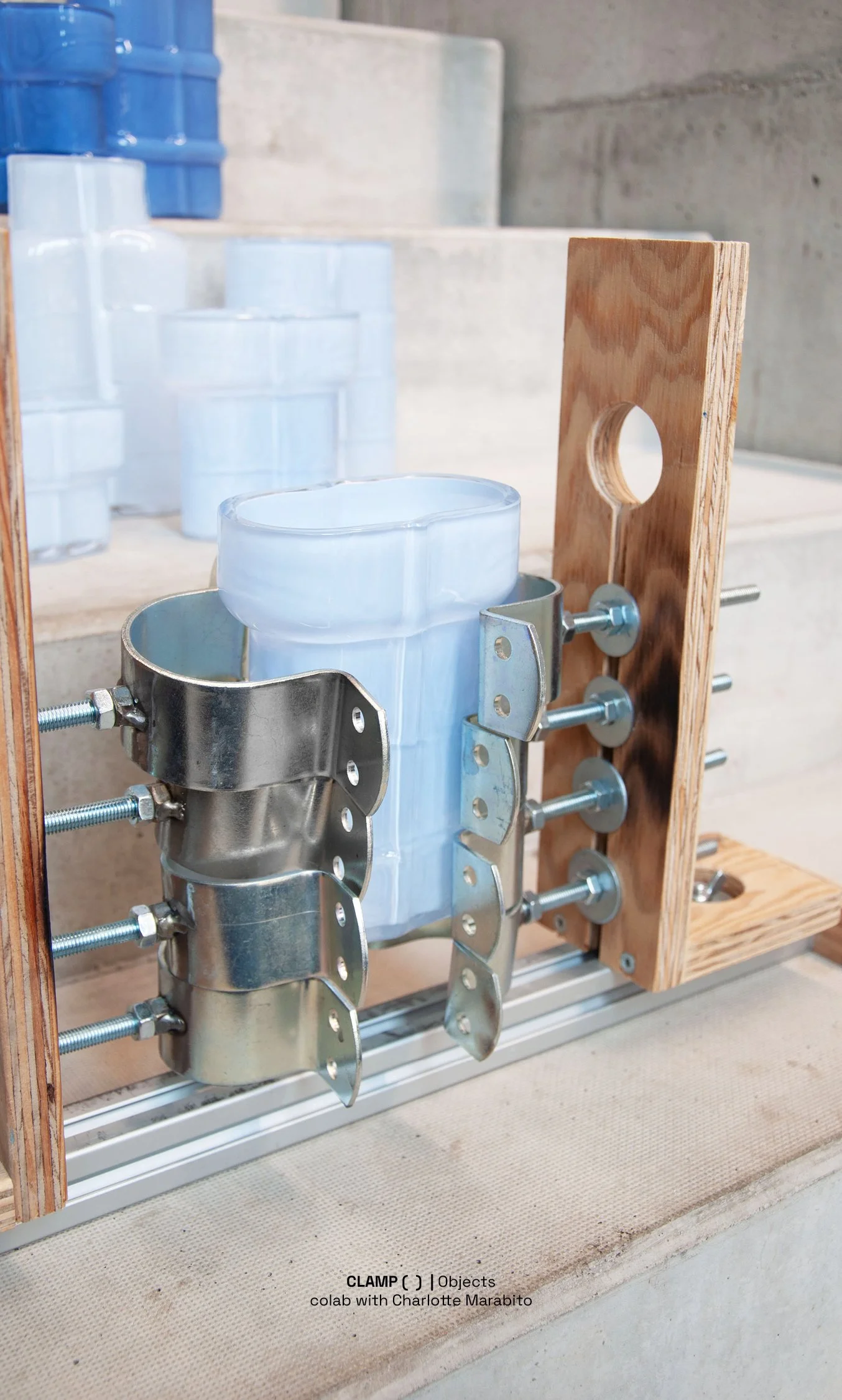 Clamp_vase_Siemon_Marabito_04.jpg