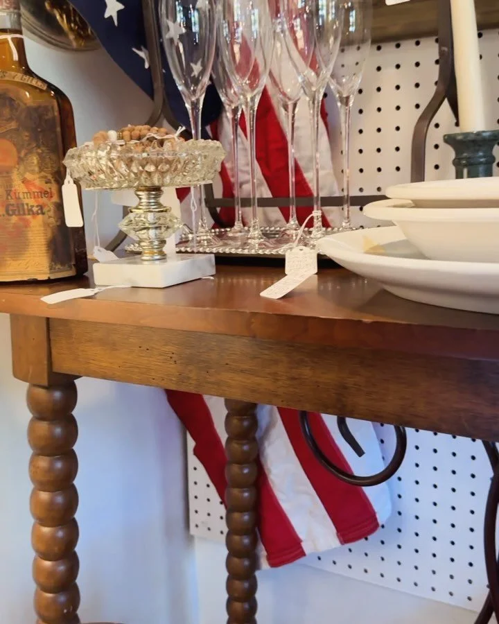 Here’s a closer look at the booth! You don’t want to miss this 20% off promo this weekend! Stop by and grab something special. #pumpkinfest #downtownfranklin #franklinantiques