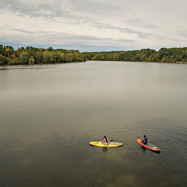 It’s the last summer of the weekend! Come and join us for a float on the scenic Alum Creek Lake! Send a DM for availability today at 12, 2, and 4pm for kayaks or paddleboards. Use the link in our bio to grab a Sunday spot! Photo by the talented @staciebowers