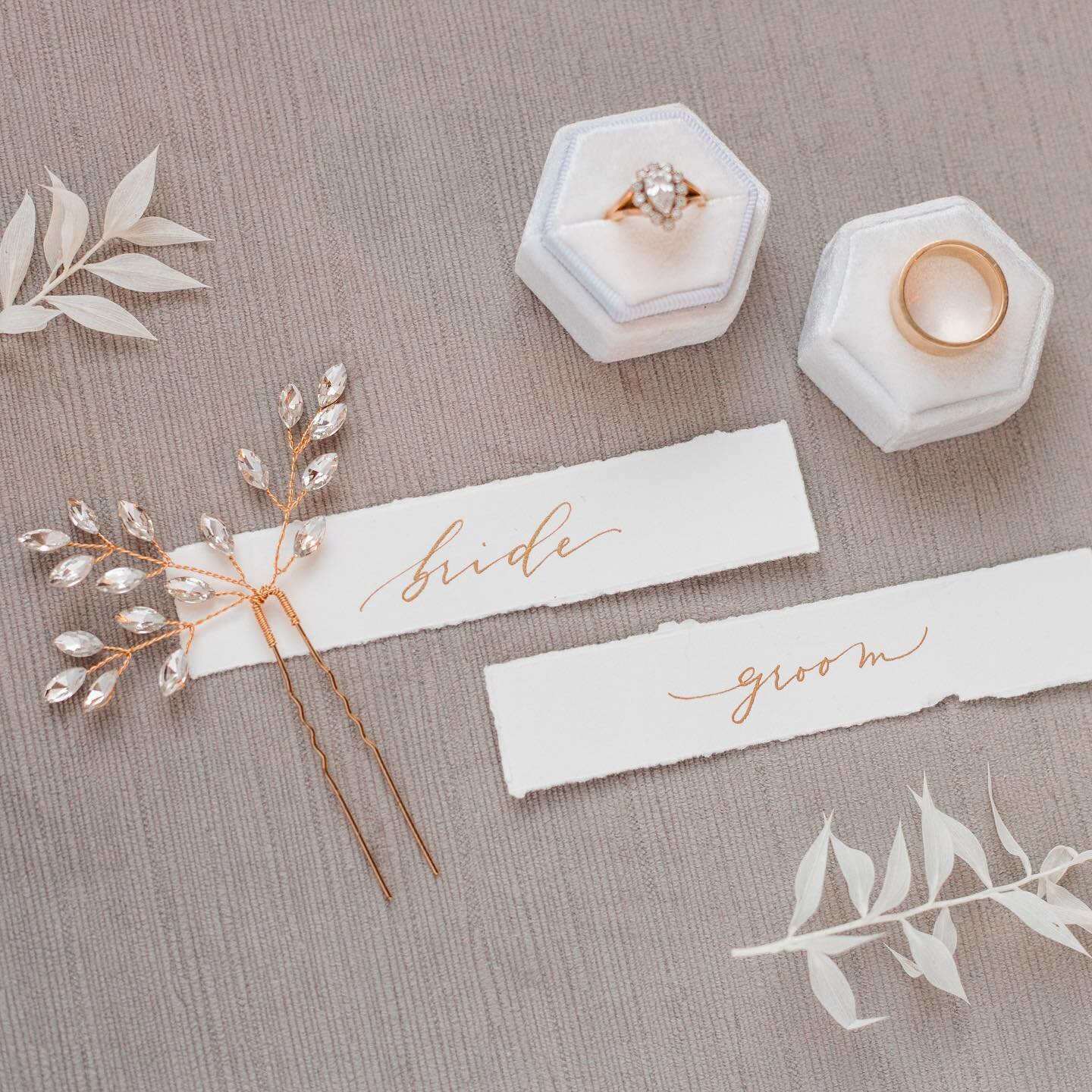 A big shout out to @flyfreeweddings for this wonderful photo!! It contains out white velvet single slot ringbox and our crystal branch pin!! I just love it 🧡

#yeg #yyc #yvr #yyt #shoplocal #yegshoplocal #yycshoplocal #yyz #toronto #vancouver #weddi