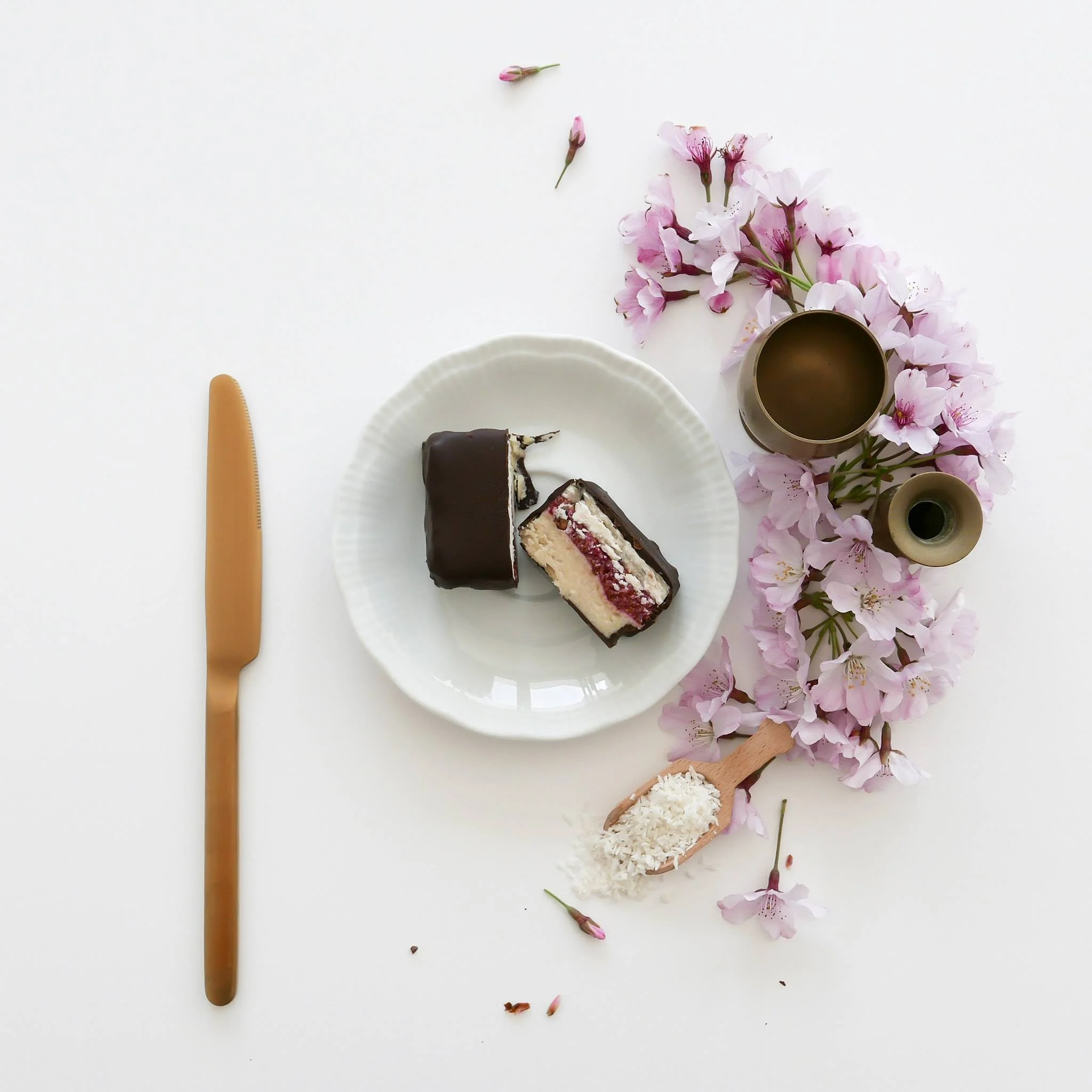Flatlay of slice with flowers from Sunday Cantina