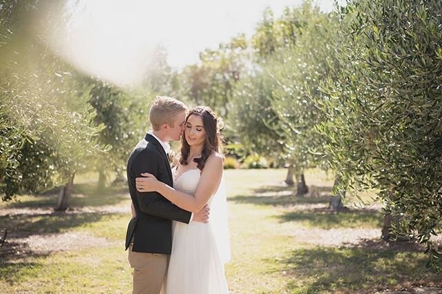 Just a whole lotta love to brighten up your afternoon - here&rsquo;s to the weekend! ⠀⠀
Perfect moment between Olivia + Levi captured by @photographernz 🌱