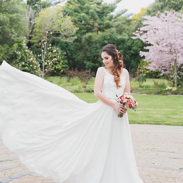 We know it&rsquo;s the middle of winter - but we just can&rsquo;t wait for spring! 🌸 Bring on the cherry blossoms, soft pink colour palettes and that fresh spring air. ⠀⠀
Venue @anamcaragardens
Photography @photographybyandie 
Styling and hire @hand