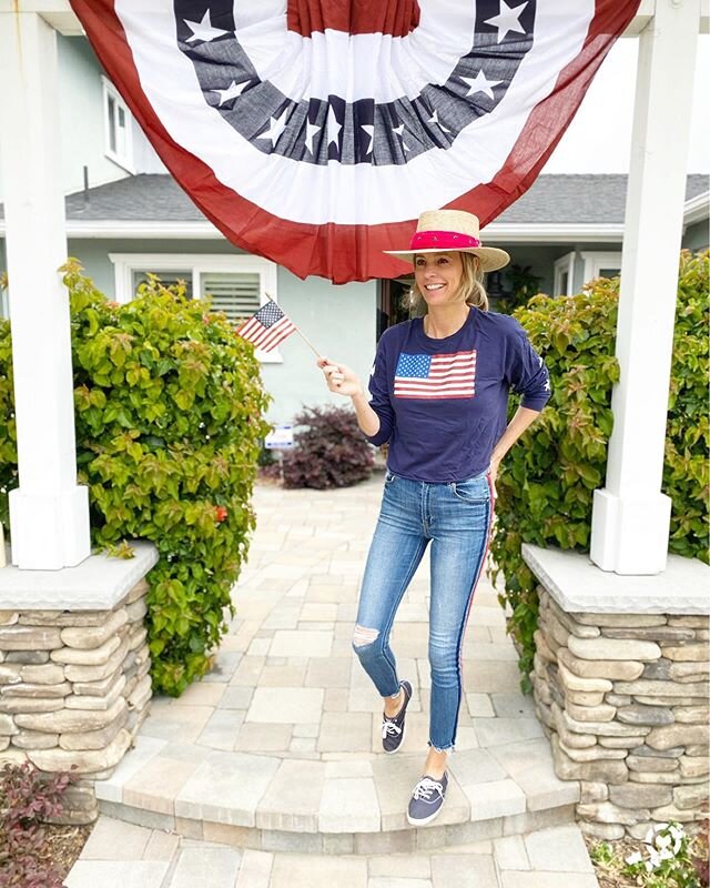 🇺🇸 Freedom is not Free 🇺🇸 Thank you to all the men and women who lost their lives defending our freedom 💫

Be sure to check out my stories for links to Memorial Day sales that I&rsquo;ll be adding throughout the day.  Outfit details linked in my
