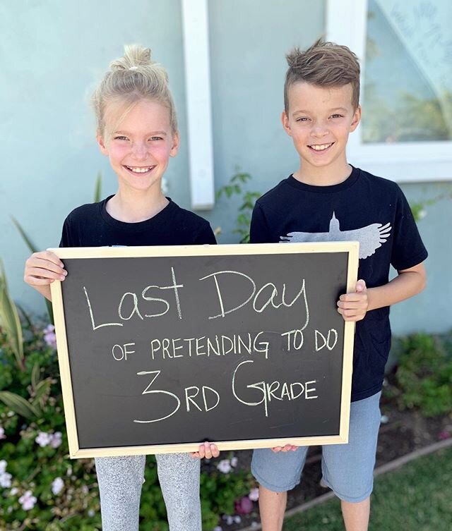 ✌🏼out third grade, that was a doozy.
.
.
.
.
.
.
.
 #twinsandmultiples #twinsouls #twinks #momsofmultiples #boygirltwins #fraternaltwins #twinkies #twins #wombmates #twinning #twins