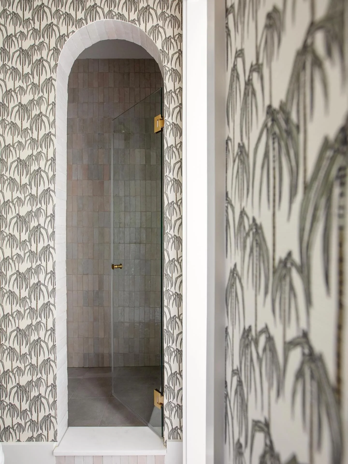Bathroom goals ✨ These stunning spaces from our recent Seabrook Island project with @beccajonesdesign are what luxury living is all about. Thoughtful design, timeless finishes, and that soft coastal glow&mdash;every detail counts when you&rsquo;re bu