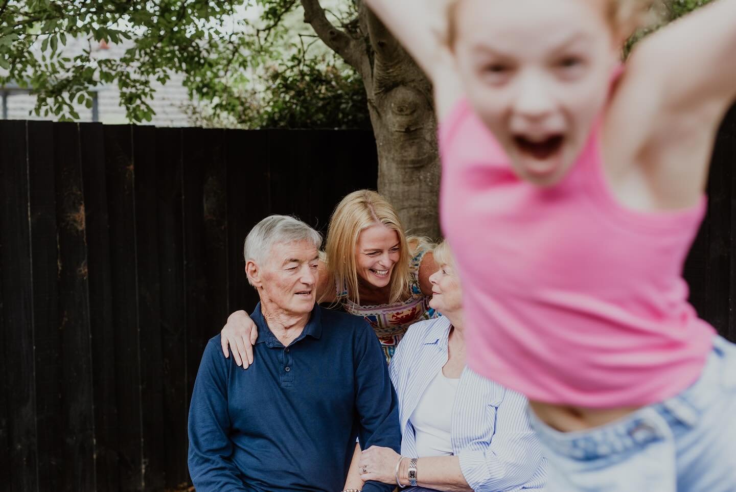 ✨Limited pre-Christmas sessions available!! ✨

Think long lost uncles, favourite cousins, great grandma and all the people you swear you&rsquo;ll see more than once a year &hellip; this season make it happen! Gather everyone for long lunch and let me