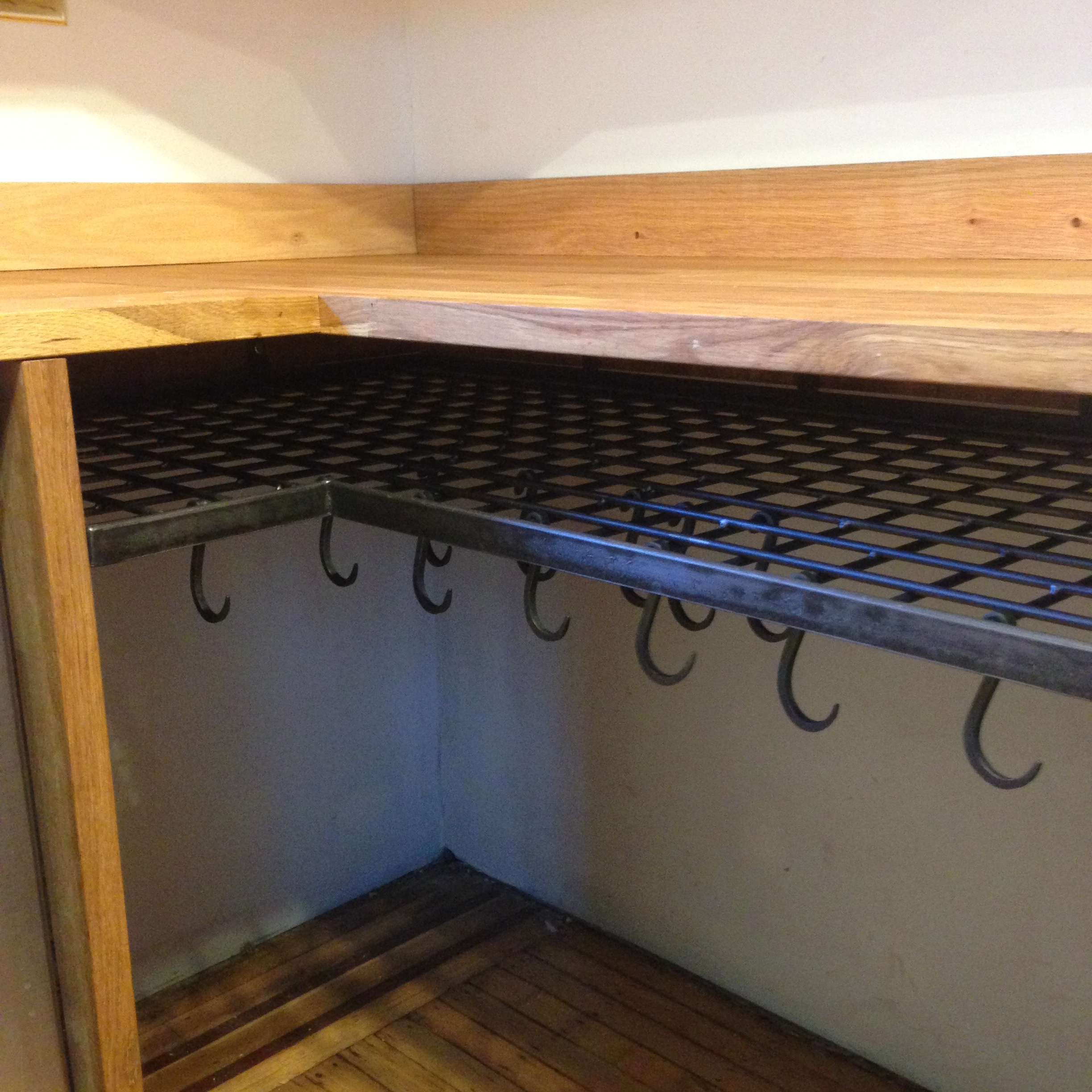 KITCHEN STORAGE RACK WITH FORGED HOOKS 